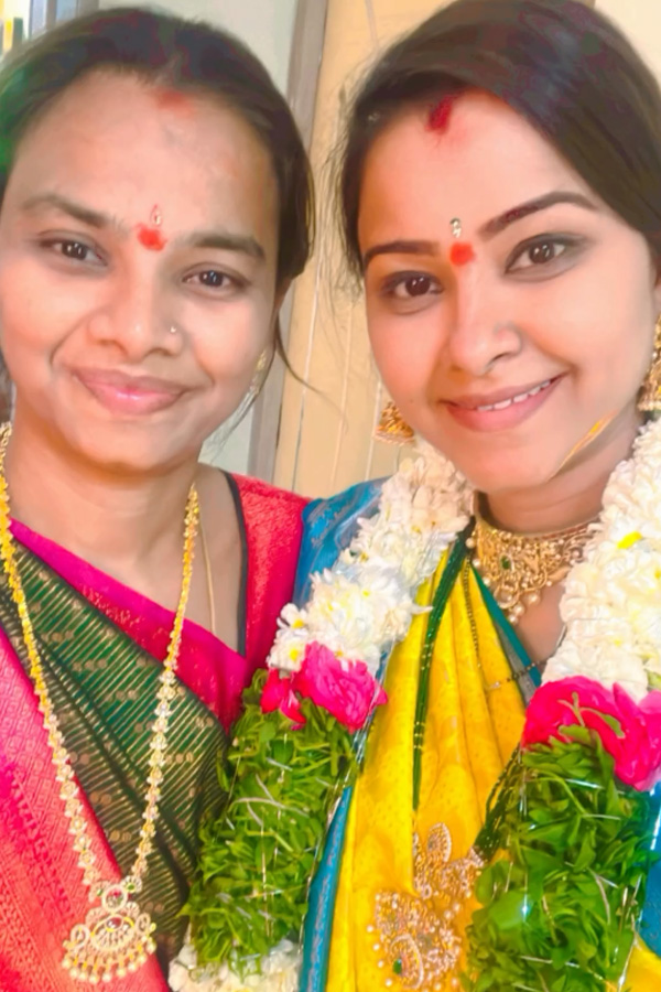 Actress Swapna Kondamma Varakavi Shares Seemantham Photos