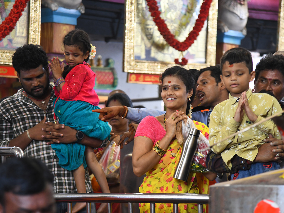 Huge Devotees Rush at Indrakeeladri photos