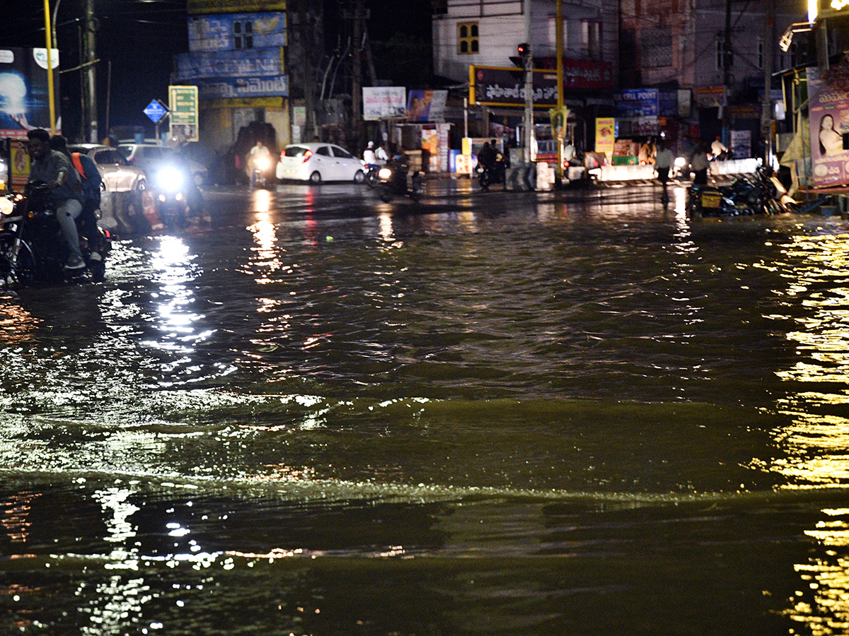 heavy rain in vijayawada photos 