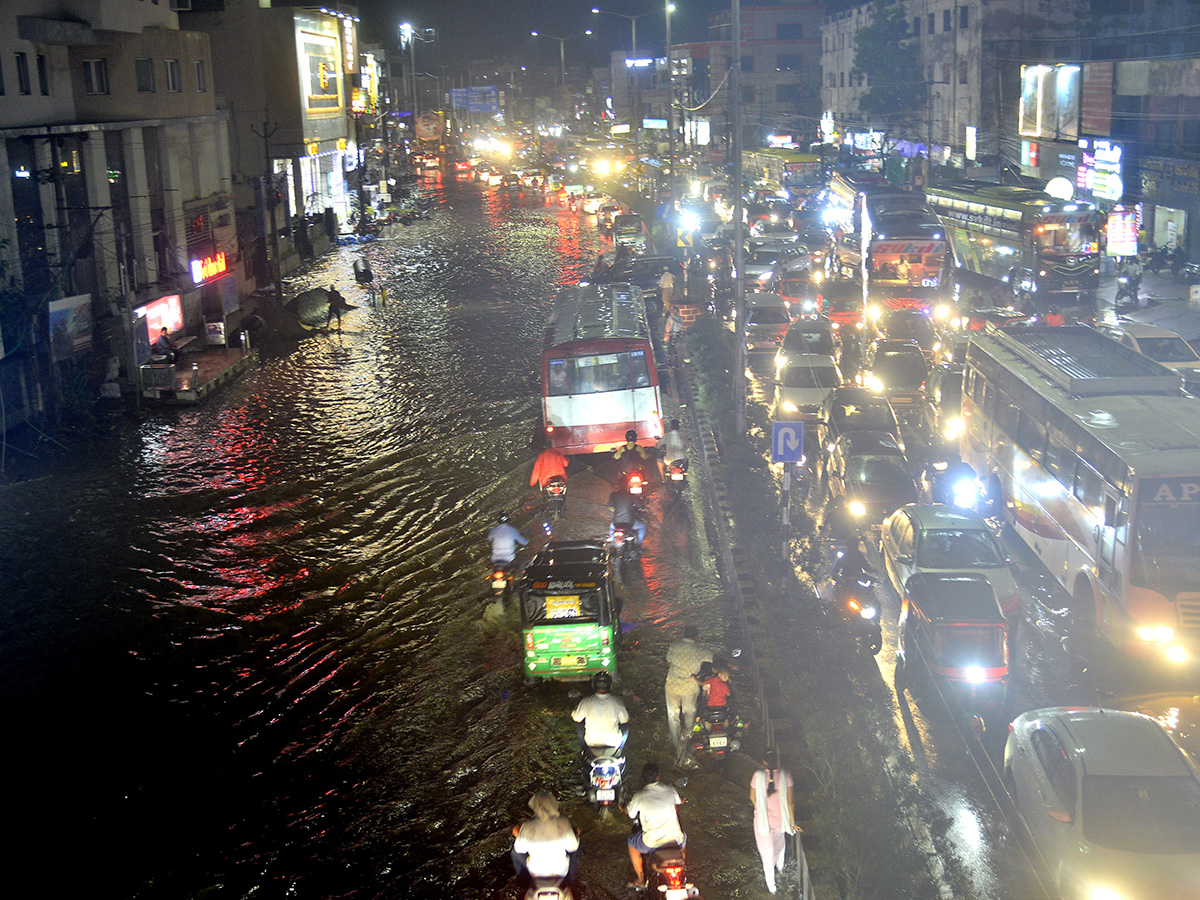 heavy rain in vijayawada photos 