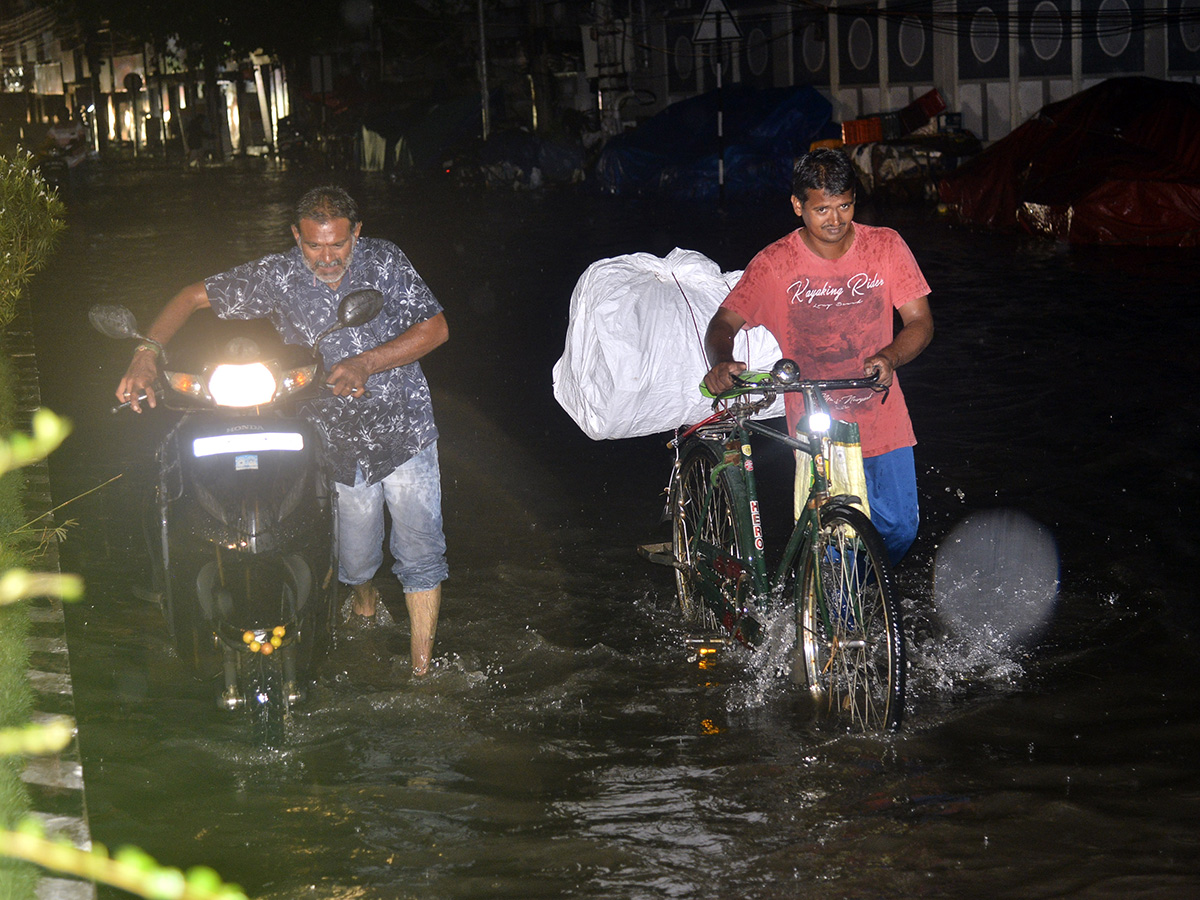 heavy rain in vijayawada photos 