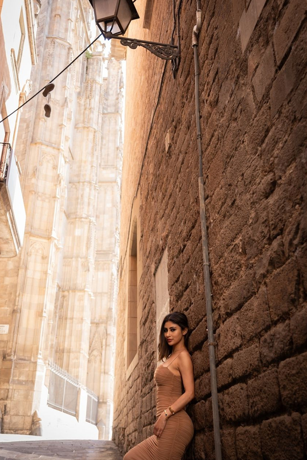 Mouni Roy Enjoys Vacation In Spain, Photos Goes Viral