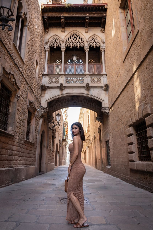 Mouni Roy Enjoys Vacation In Spain, Photos Goes Viral