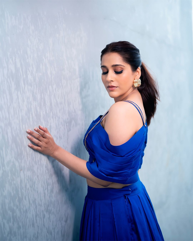 Anchor Rashmi Gautam Hot Photos