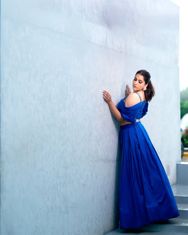 Anchor Rashmi Gautam Hot Photos