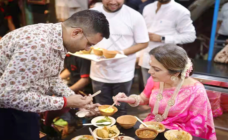 Nita Ambani Visit Kashi Vishwanath Temple Viral Photos