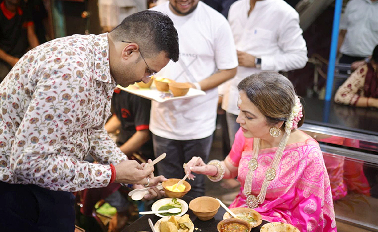 Nita Ambani Visit Kashi Vishwanath Temple Viral Photos