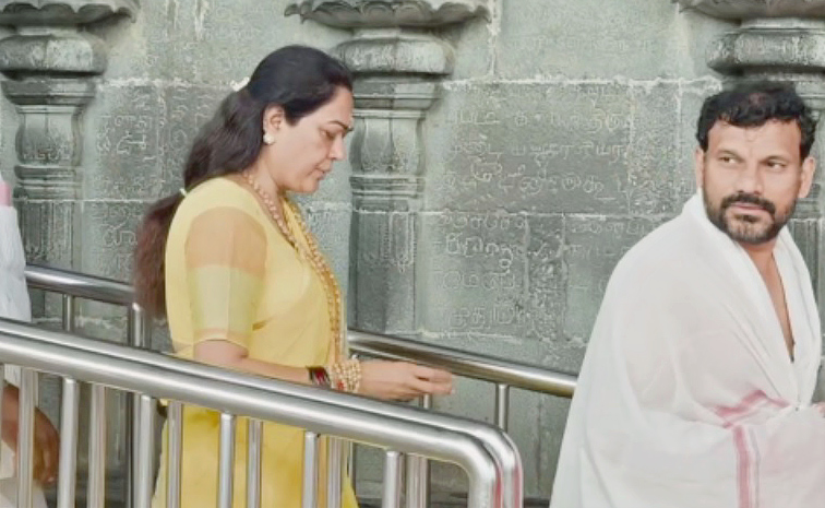 Actress Hema Visits Tirumala Temple After Bangalore Rave Party Case Photos