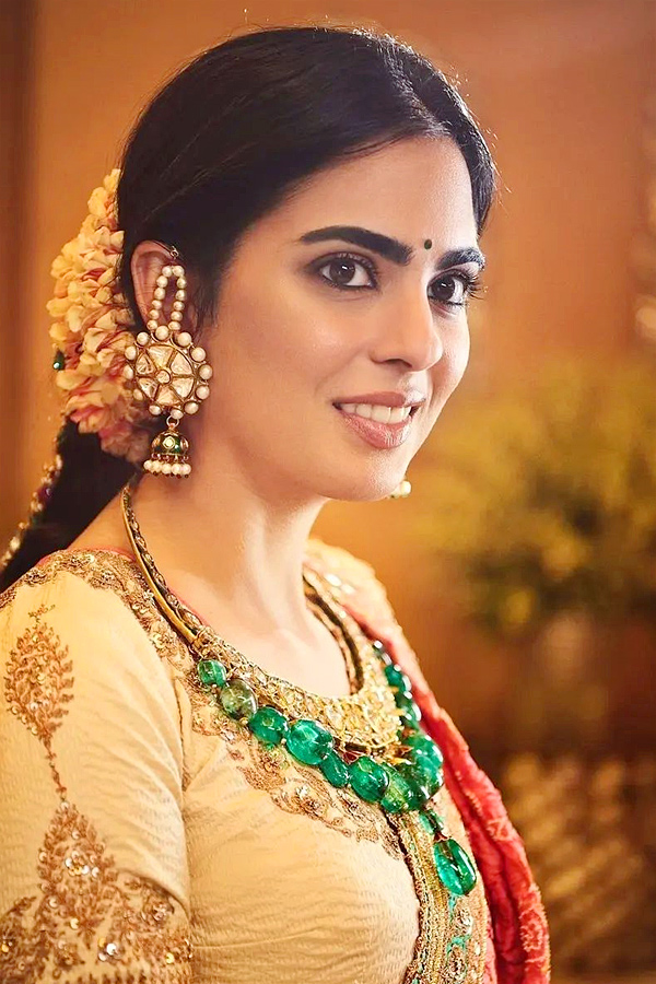 Isha Ambani Rocks Stunning Tamilian Jadai Hairstyle Photos