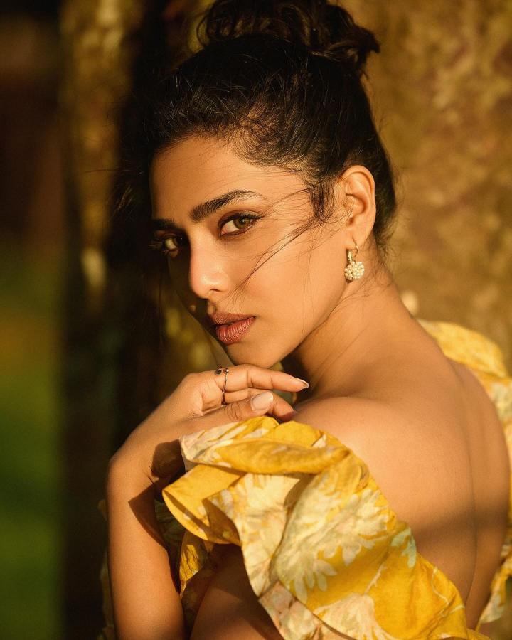 Indian Actress Aishwarya Lekshmi Latest Photos Goes Viral In Social Media