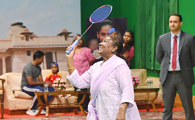 President Murmu Plays Badminton With Saina Nehwal At Rashtrapati Bhavan Photos