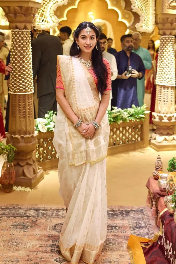 Bride To Be Radhika Merchant's Ultimate Bridal Fashion Photos Viral