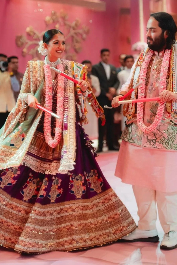 Bride To Be Radhika Merchant's Ultimate Bridal Fashion Photos Viral