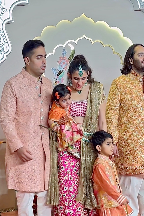 Celebreties Attend Anant Ambani and Radhika Merchant Wedding Photos