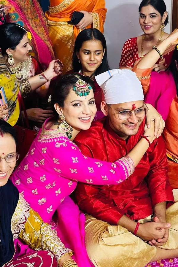 Actress Kangana Ranaut At Her Brothers Wedding Ceremony Photos Viral