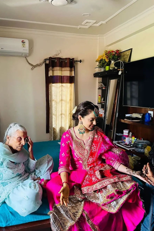 Actress Kangana Ranaut At Her Brothers Wedding Ceremony Photos Viral