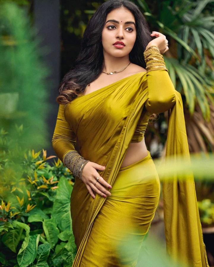 Indian Actress Malavika Menon Latest Photos Goes Viral