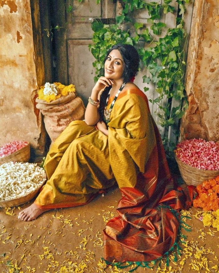 Indian Actress Navya Nair Traditional Saree Photoshoot Goes Viral In Social Media