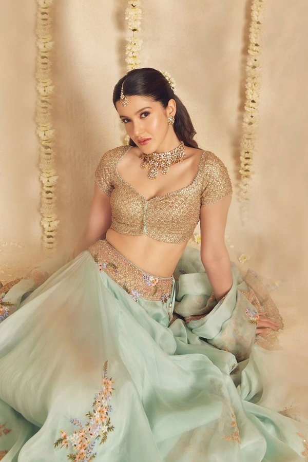 Bollywood Beauty Shanaya Kapoor Stunning Photos In Pista Green Lehanga