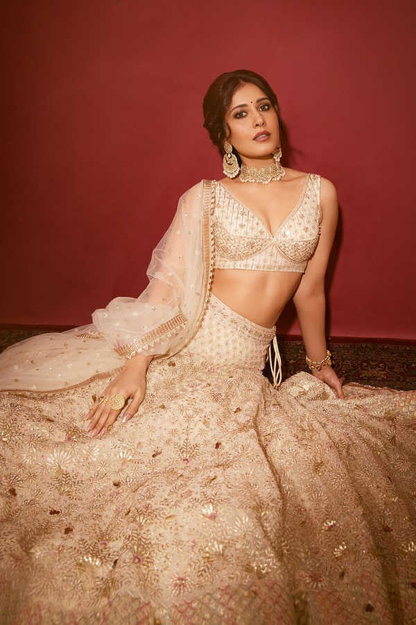 Raashii Khanna Stuns Internet With White Lehenga: See Pics2