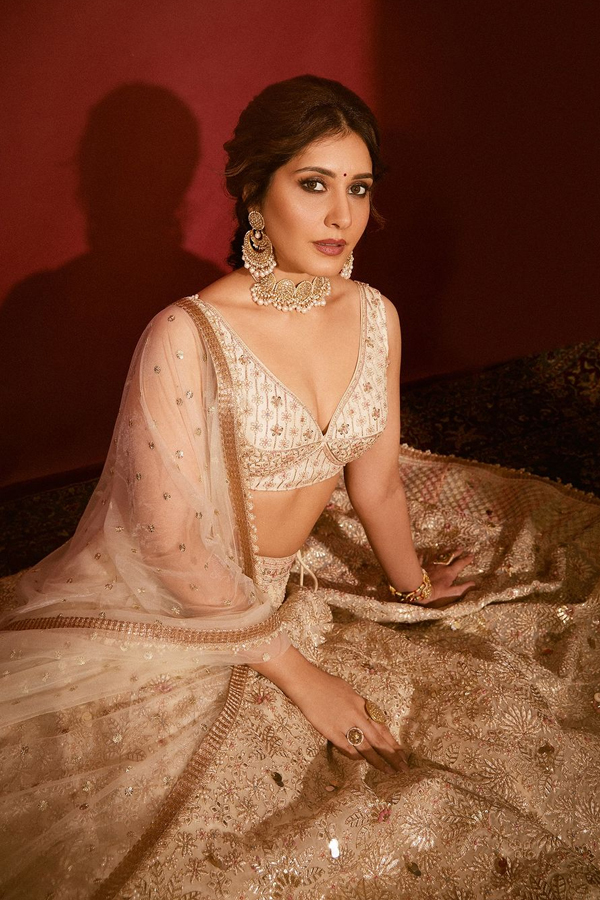 Raashii Khanna Stuns Internet With White Lehenga: See Pics7