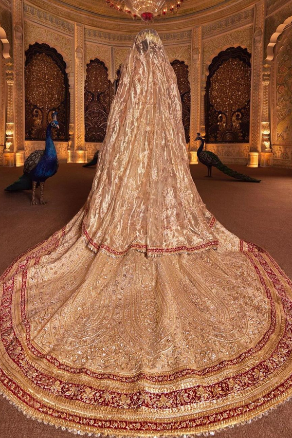 Bride Radhika Merchant Looks Like A Queen In Lehenga