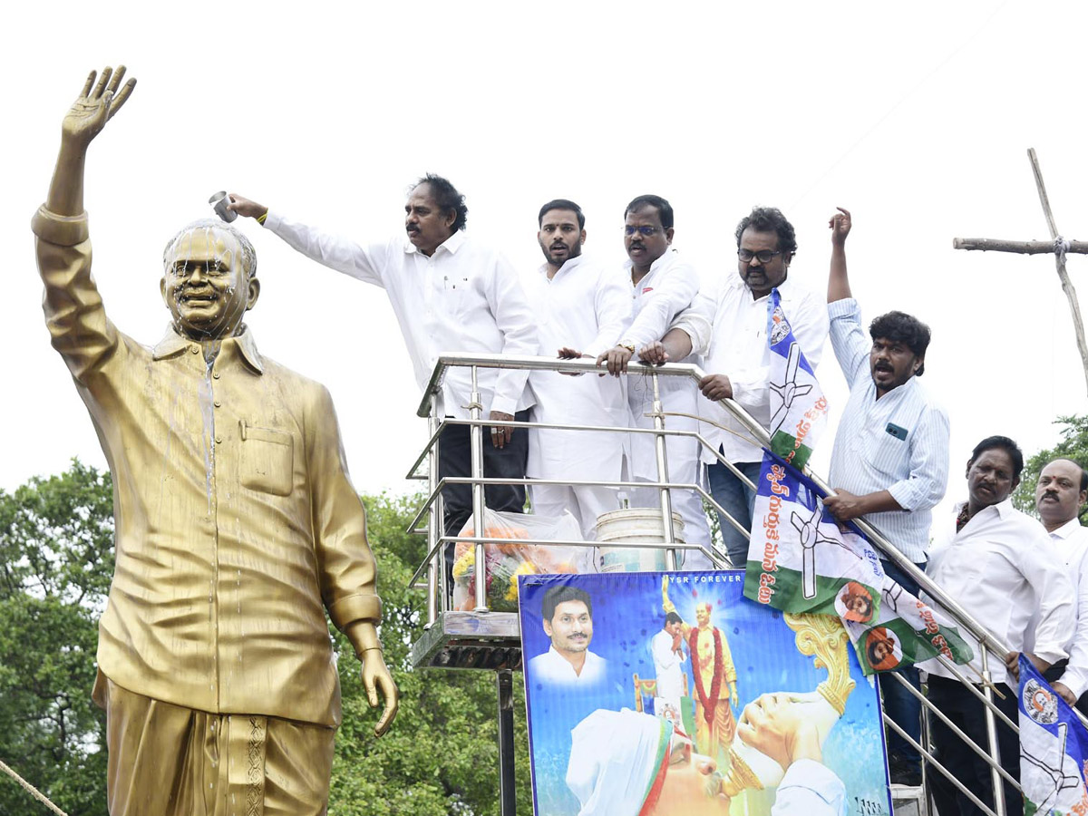 Best Photos of The Day in AP and Telangana Photo Gallery52