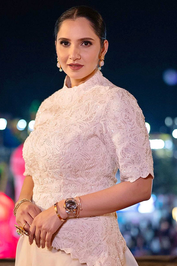 Sania Mirza brings elegance to Anant Ambani And Radhika Merchant post wedding Photos13