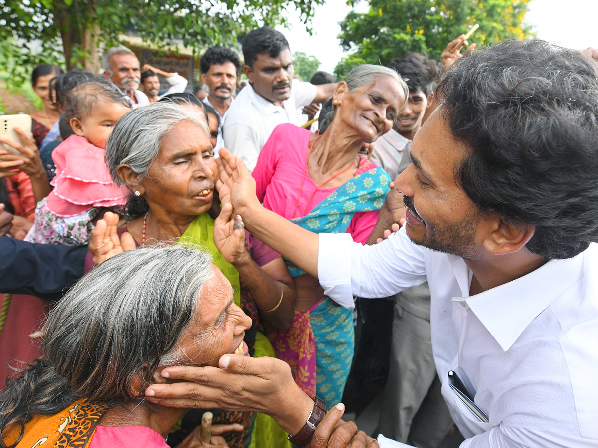 YS Jagan Received Warm Welcome In Kadapa At Pulivendula Photos