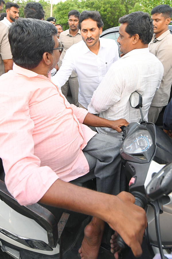 YS Jagan Received Warm Welcome In Kadapa At Pulivendula Photos