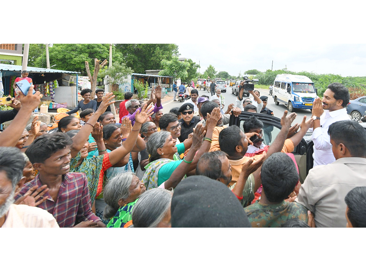 YS Jagan Received Warm Welcome In Kadapa At Pulivendula Photos