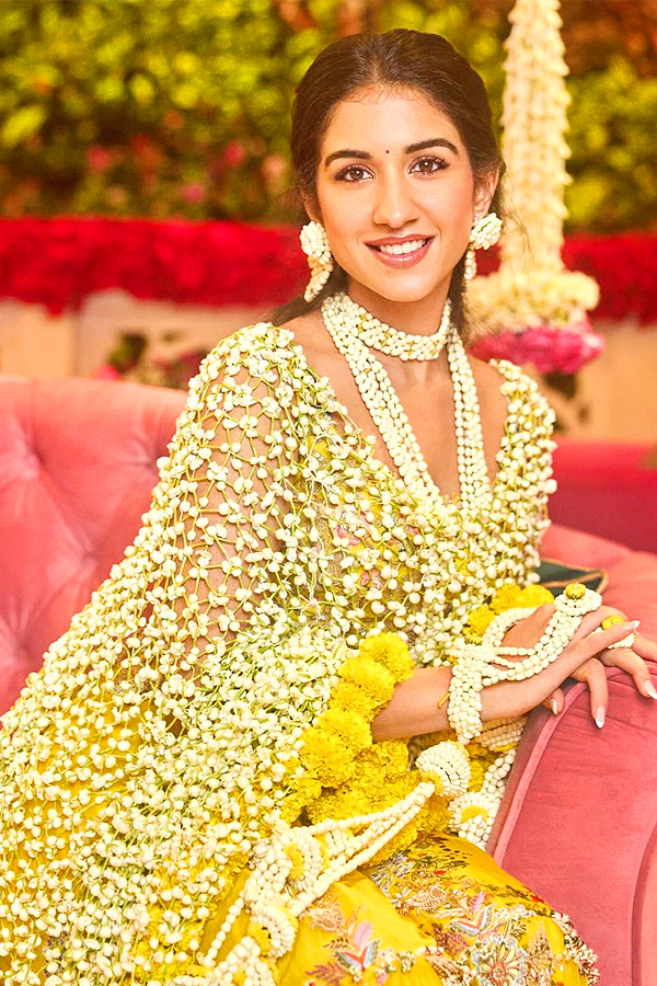 Radhika Merchant dupatta made of flowers is the highlight of her haldi outfit Photos