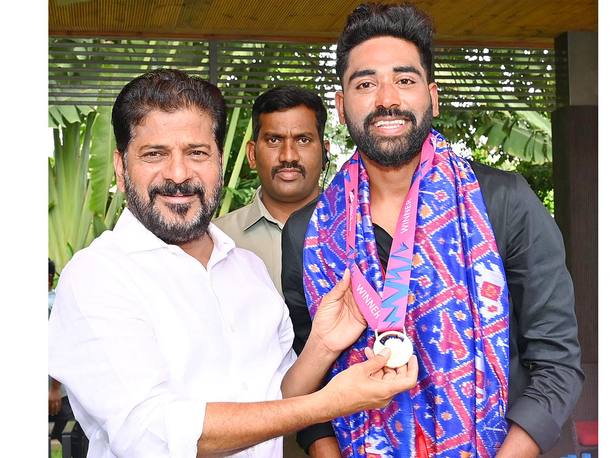 World Cup Winner Mohammed Siraj Meets Telangana CM Revanth Reddy Photos