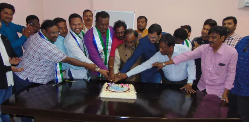 ys jagan birthday celebrations in doha - Sakshi