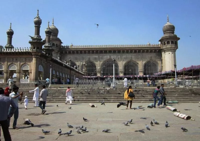 makkah masjid special story on 400 years compleat - Sakshi
