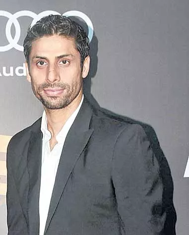 Bumra should play in Cape Town: Nehra - Sakshi