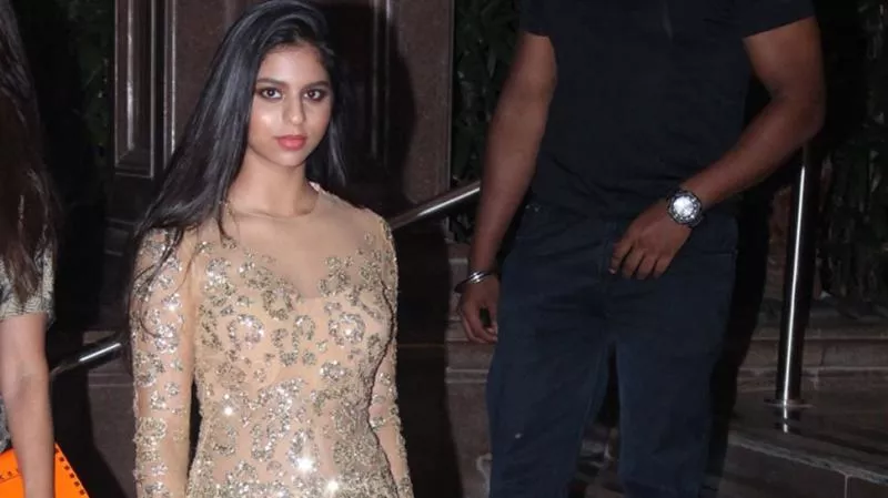  Suhana Khan looks drop dead gorgeous in latest pictures from a family wedding - Sakshi