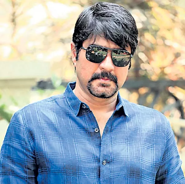 hero srikanth fire on social media about his accident - Sakshi