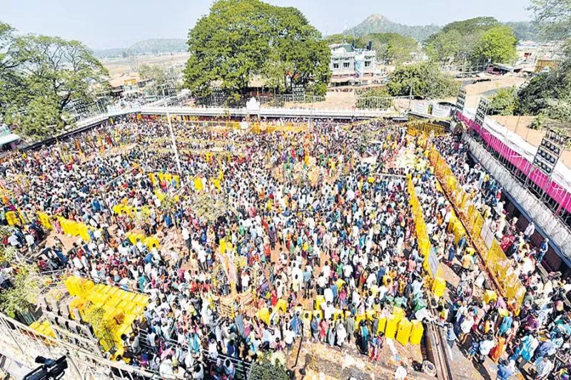 Sammakka Saralamma Jaathara is not a national festival says Central - Sakshi