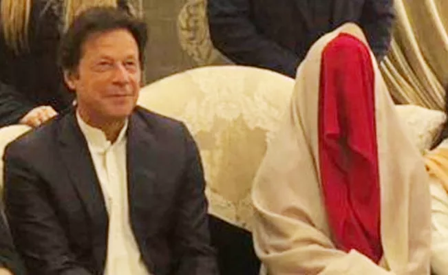 Imran Khan Third Marriage Also In Trouble Says Pakistan Media - Sakshi