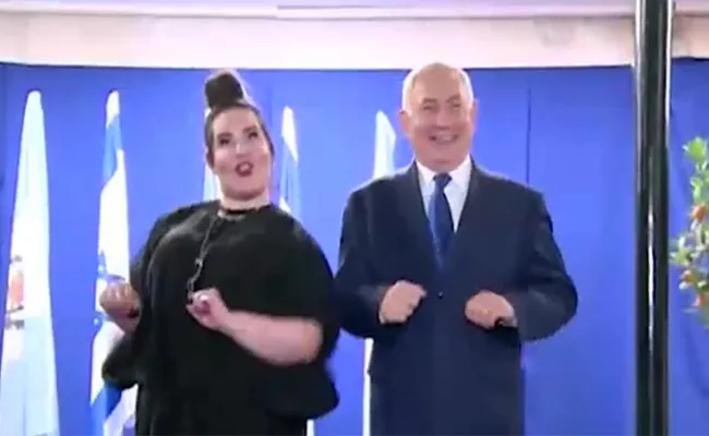 Netanyahu Could not Resist Doing Chicken Dance - Sakshi