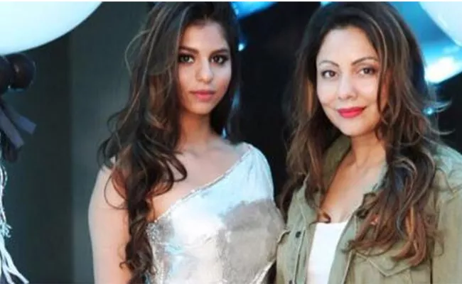 Suhana And Gauri Khan Are Partying In London - Sakshi