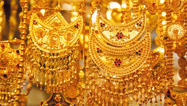 Gold slips as Fed signals two more rate raises - Sakshi