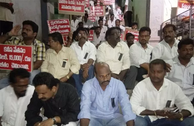 AP Nayee Brahmins demanding fixed Wages - Sakshi