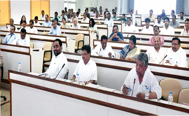 CM Naveen Patnaik Meeting On Disaster Management In Bhubaneswar - Sakshi