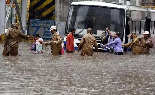 Problems Of Hyderabad In Heavy Rainy Season - Sakshi
