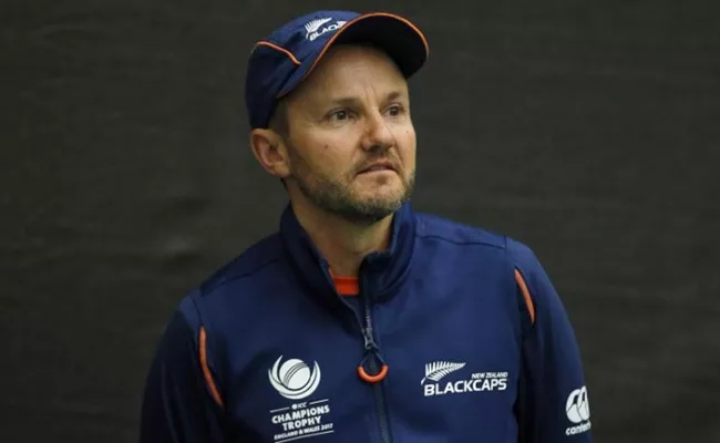 Mike Hesson to step down as New Zealand coach - Sakshi