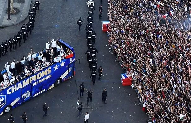 France gives World Cup winners a heroes welcome In Paris - Sakshi