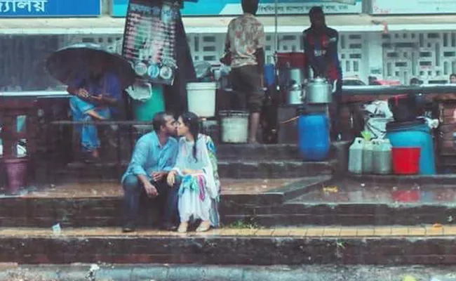 Bangladeshi Couple Kissing Photo Went Viral - Sakshi