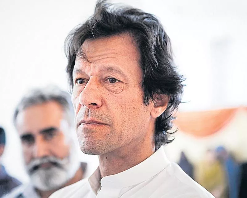 Imran Khan wins in Pakistan but needs support to form government - Sakshi
